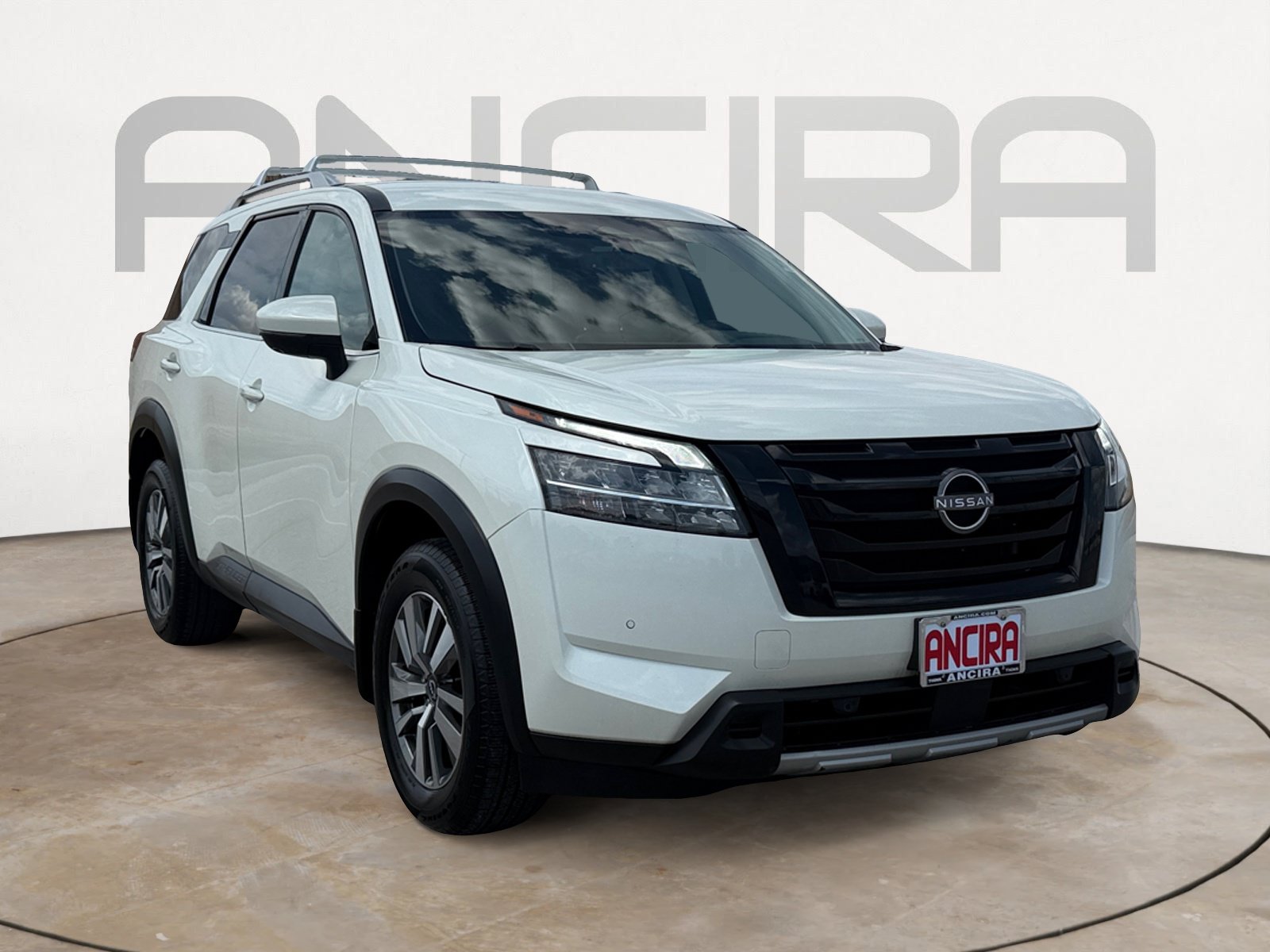 Used 2023 Nissan Pathfinder SL w/ Black Appearance Package FWD image 4