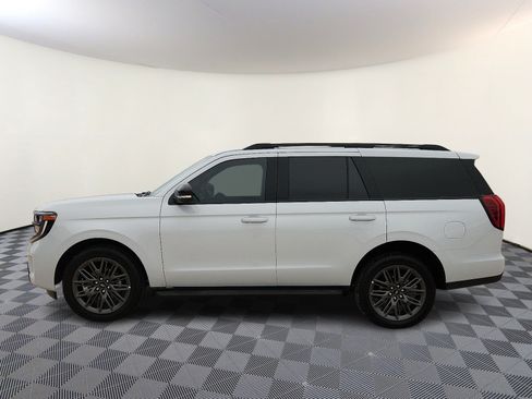 Used 2026 Ford Expedition Platinum w/ Stealth Appearance Package AWD/4WD image 2