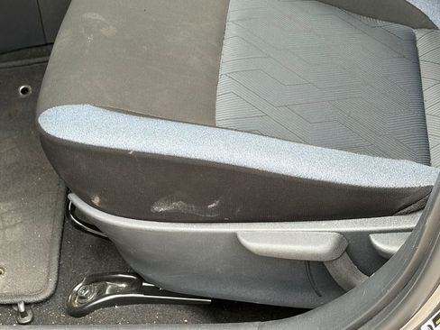 Used 2025 Nissan Versa SV FWD image 5