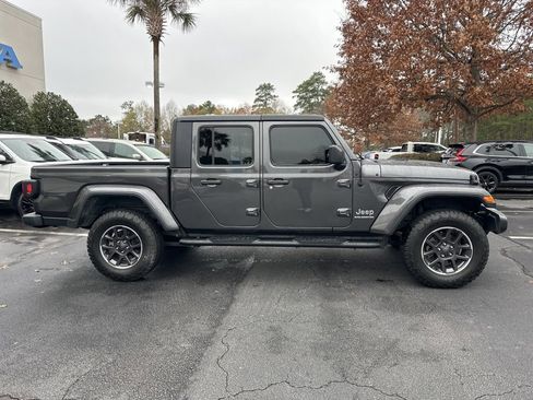 Used 2023 Jeep Gladiator Overland image 2