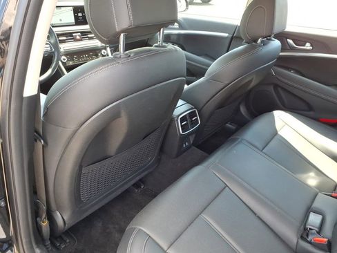 Used 2025 Genesis G70 2.5T AWD/4WD image 8