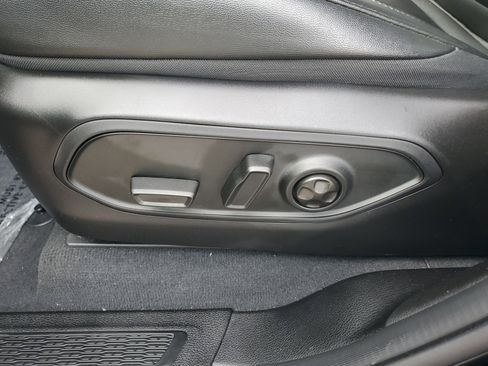 Used 2024 Jeep Grand Cherokee Limited w/ Black Appearance Package image 12