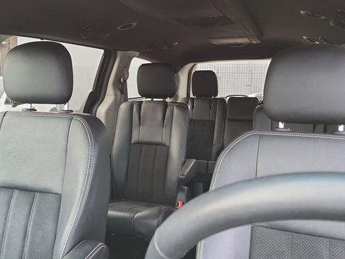 Used 2018 Dodge Grand Caravan SXT w/ Driver Convenience Group image 14