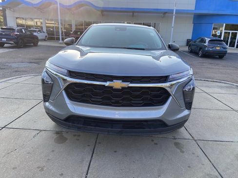 Used 2024 Chevrolet Trax LS w/ Driver Confidence Package FWD image 3