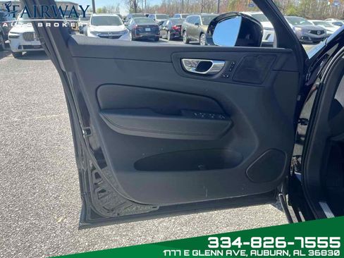 Used 2023 Volvo XC60 B5 Plus image 31