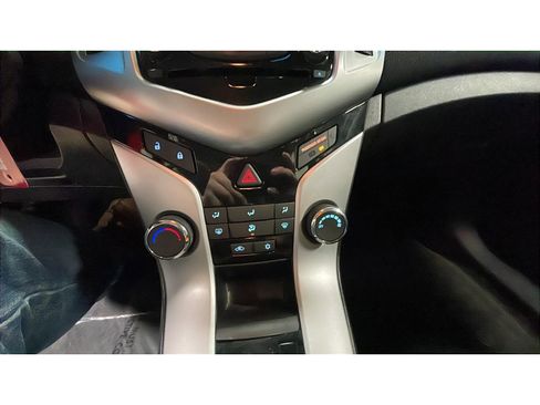 Used 2014 Chevrolet Cruze LT w/ Technology Package image 13