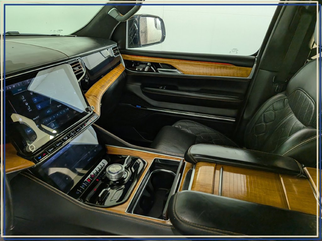 Used 2023 Jeep Grand Wagoneer Series III AWD/4WD image 30