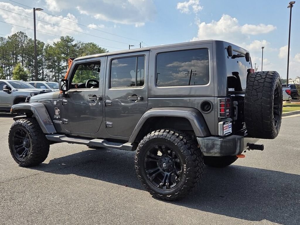 Used 2017 Jeep Wrangler Unlimited Sahara w/ Connectivity Group AWD/4WD image 5