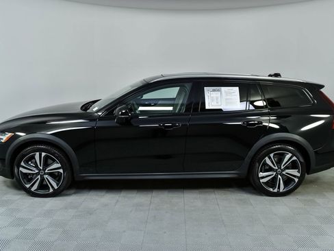 Certified 2024 Volvo V60 B5 Cross Country Plus image 2
