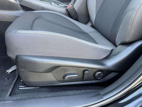 Used 2025 Subaru Crosstrek 2.0i Premium image 18