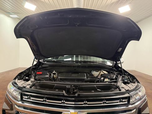 Used 2024 Chevrolet Suburban Premier AWD/4WD image 19