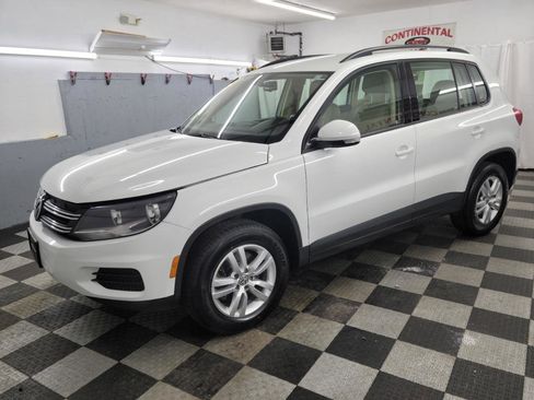 Used 2017 Volkswagen Tiguan S image 2