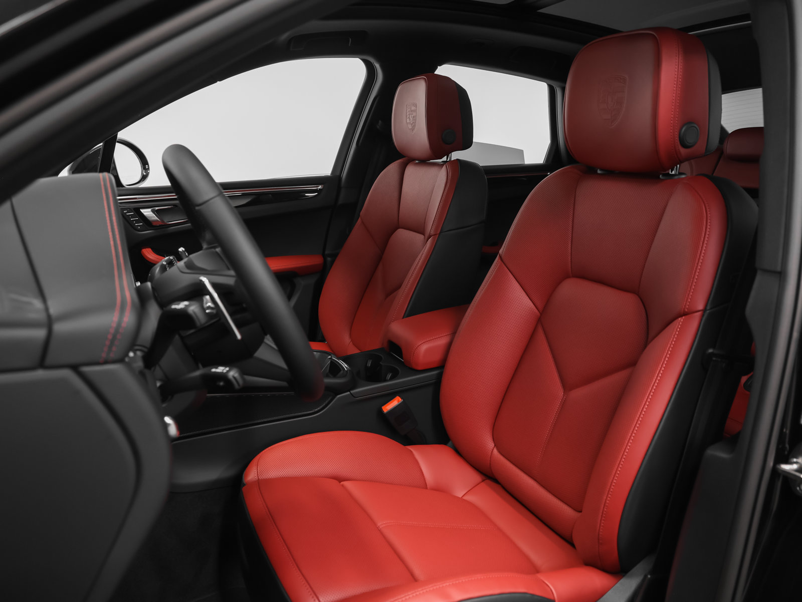 Certified 2026 Porsche Macan AWD/4WD image 5