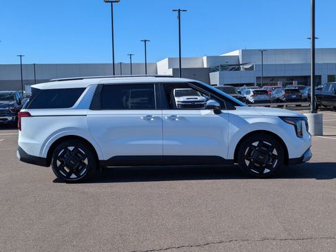 Used 2026 Kia Carnival EX image 7
