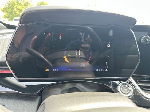 Used 2025 Chevrolet Trax RS w/ Driver Confidence Package FWD image 11