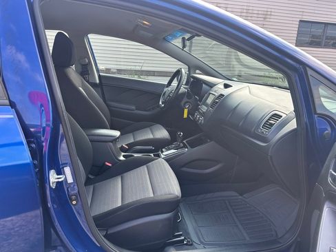Used 2017 Kia Forte S image 8