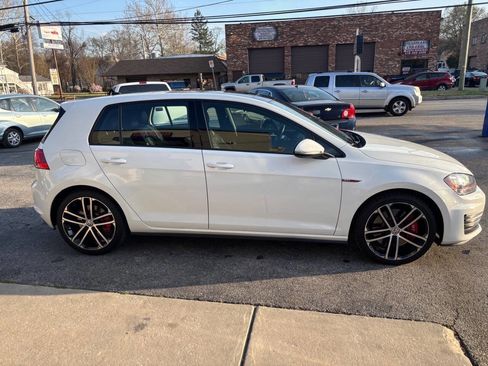 Used 2017 Volkswagen GTI SE image 5