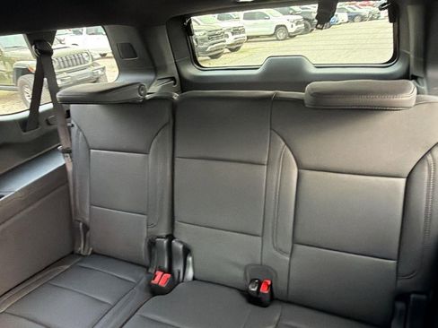 New 2026 Chevrolet Suburban Z71 w/ Comfort Package AWD/4WD image 19