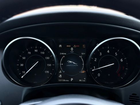 Used 2018 Jaguar F-PACE Premium image 35