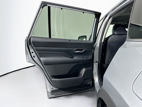 Used 2025 Toyota Grand Highlander FWD image 25