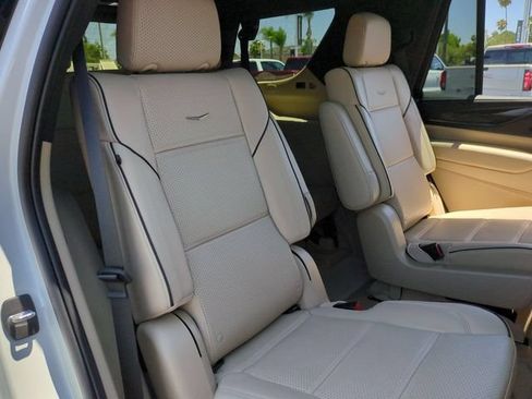 Used 2022 Cadillac Escalade Premium Luxury RWD image 29