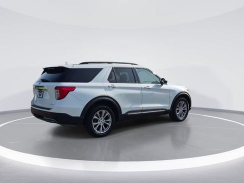 Used 2023 Ford Explorer XLT w/ Equipment Group 202A AWD/4WD image 8