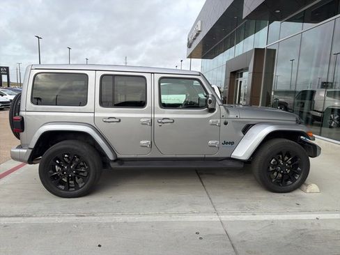 Used 2021 Jeep Wrangler Unlimited Sahara image 7