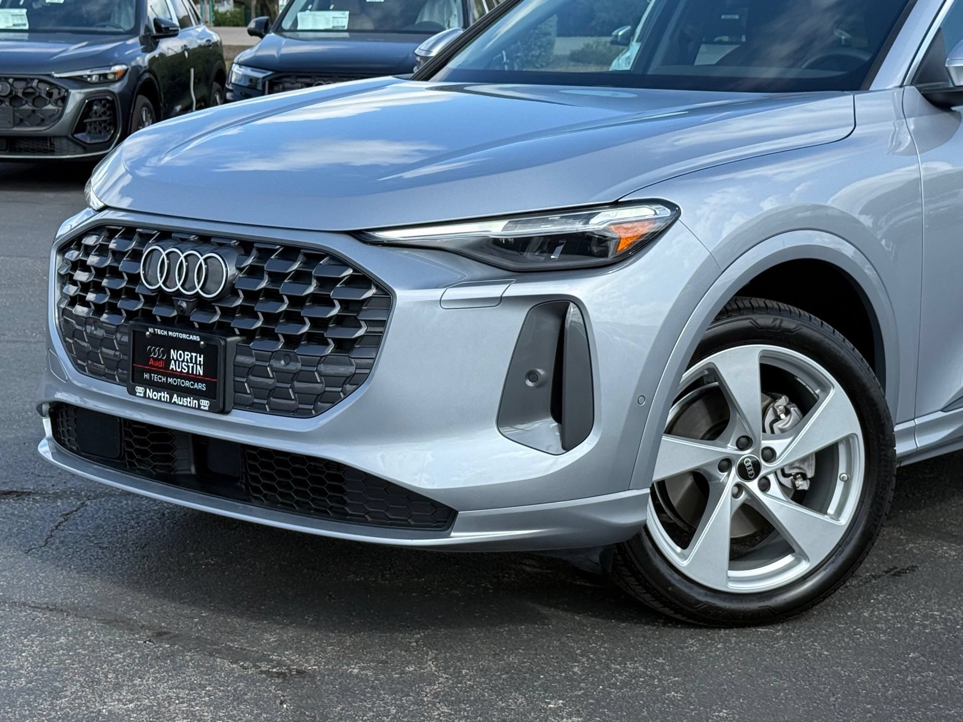 Certified 2025 Audi Q5 Premium Plus w/ Premium Plus AWD/4WD image 2