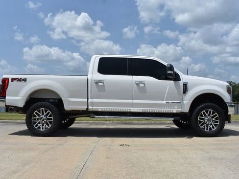 Used 2018 Ford F250 Lariat w/ Lariat Value Package image 3