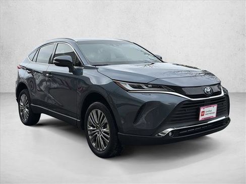 Certified 2024 Toyota Venza XLE image 3