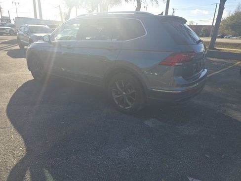 Used 2022 Volkswagen Tiguan SE image 4