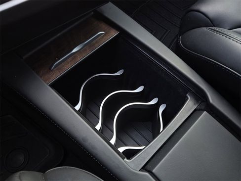 Used 2020 Tesla Model S Long Range Plus image 18