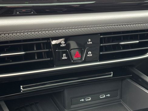 New 2025 Volkswagen Atlas Peak Edition SE AWD/4WD image 21