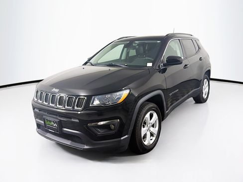 Used 2021 Jeep Compass Latitude w/ Sun and Sound Group AWD/4WD image 3