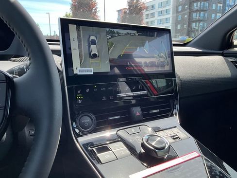 Used 2024 Subaru Solterra w/ Touring Package image 17