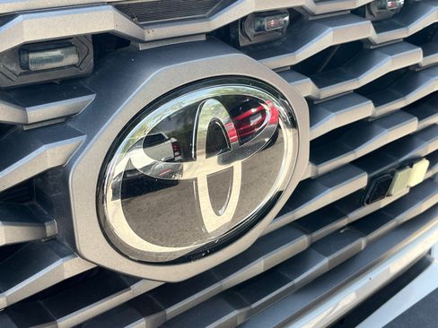 Used 2023 Toyota Tacoma TRD Off-Road AWD/4WD image 31