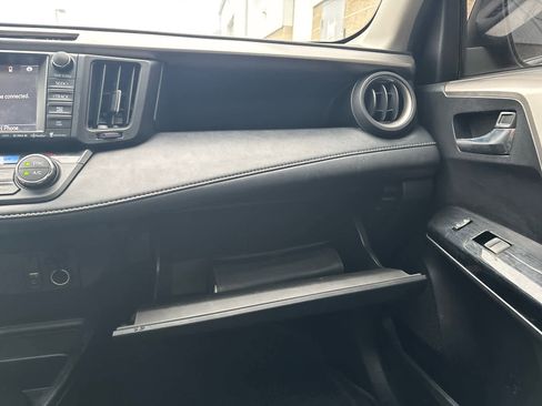 Used 2018 Toyota RAV4 Limited image 22