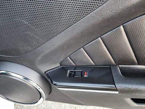 Used 2010 Ford Mustang GT Premium image 34