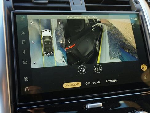 Used 2025 Land Rover Discovery S image 26