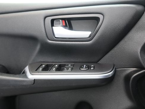 Used 2016 Toyota Camry SE image 13