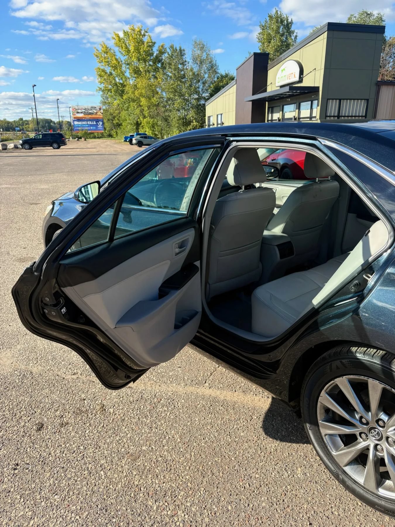 Used 2015 Toyota Camry XLE FWD image 36