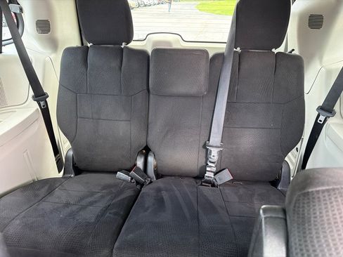 Used 2011 Dodge Grand Caravan Crew w/ Entertainment Group 1 FWD image 13