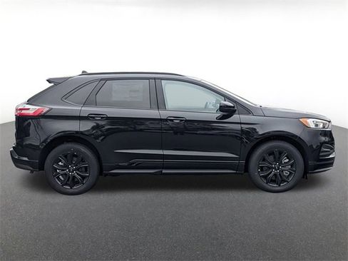 New 2024 Ford Edge SE w/ Black Appearance Package image 2