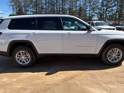 New 2026 Jeep Grand Cherokee L Laredo image 7