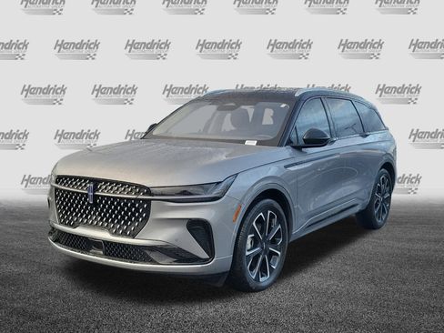 Used 2025 Lincoln Nautilus Reserve image 3