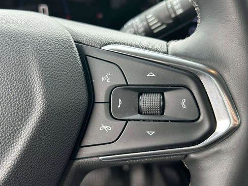 Used 2025 Chevrolet Trax LT w/ LT Convenience Package image 26