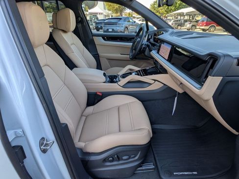 Certified 2026 Porsche Cayenne AWD/4WD image 24