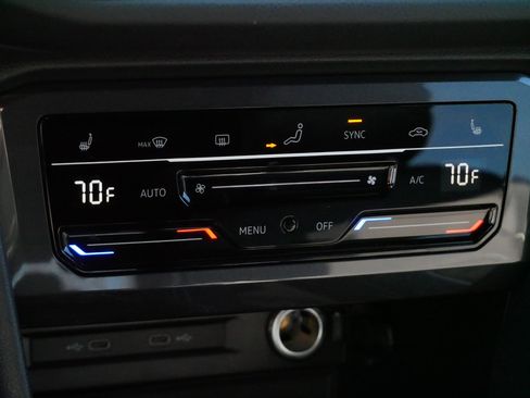 Certified 2022 Volkswagen Tiguan SEL R-Line image 23