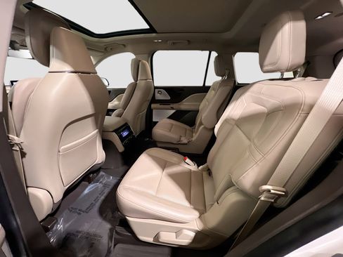 Used 2023 Lincoln Aviator Reserve w/ Equipment Group 201A image 19