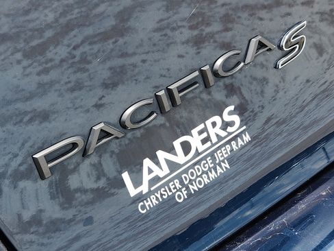 Used 2025 Chrysler Pacifica Limited FWD image 12